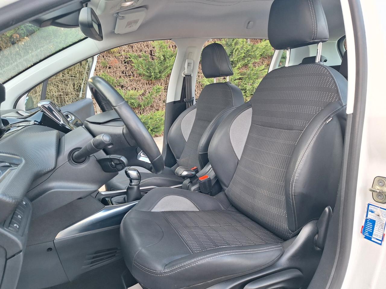 Peugeot 2008 1.6 e-HDi 92 CV "Allure" NAVI