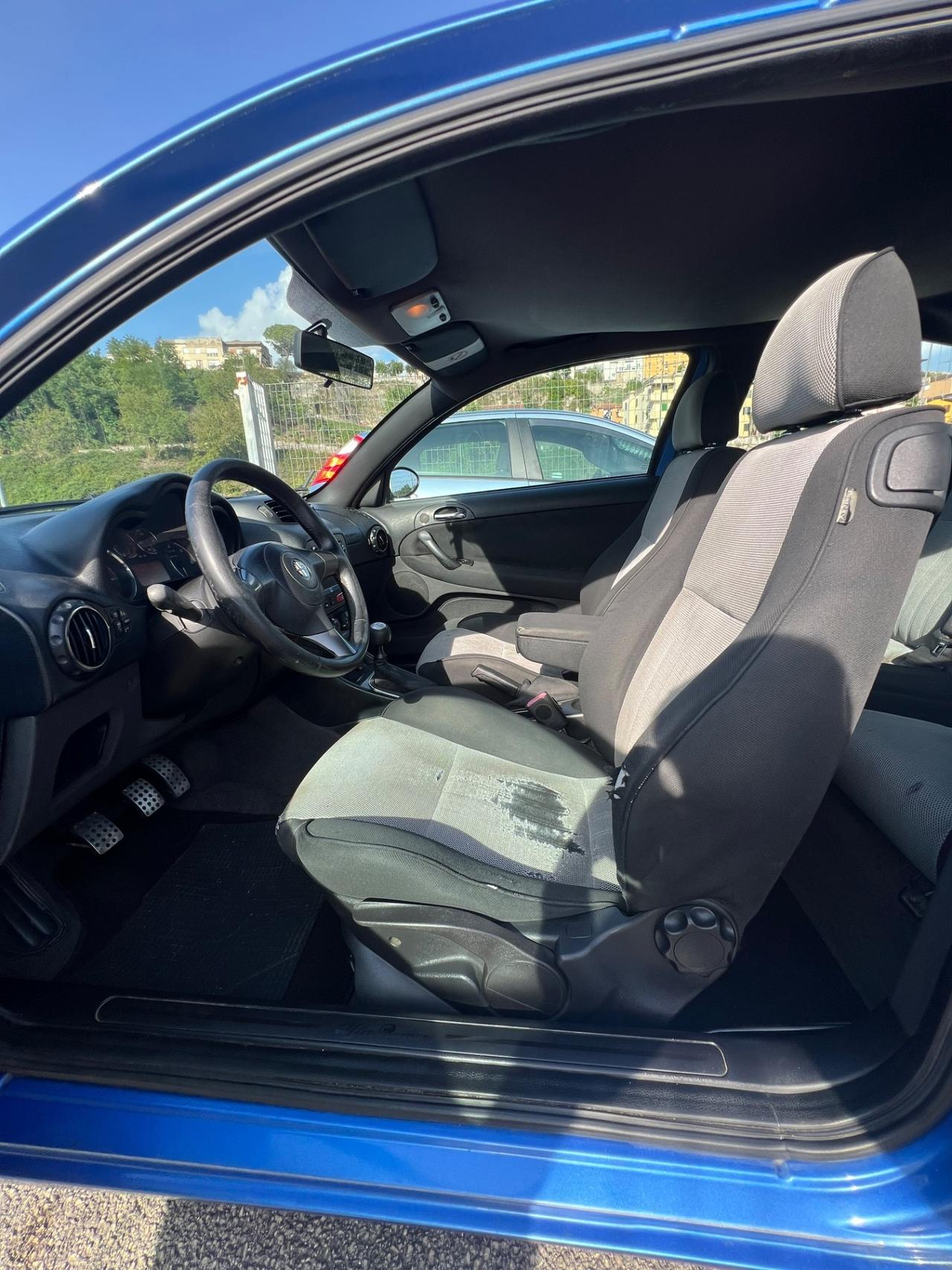 Alfa Romeo 147 1.9 JTD (120) 3 porte Black Line