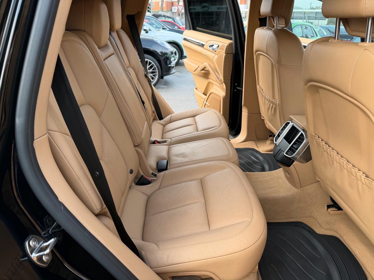 Porsche Cayenne 3.0 Diesel /km docnavi/pelle/chrono/21"