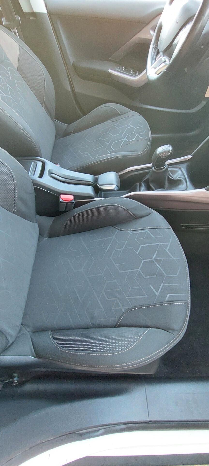 PEUGEOT 2008 1,2 BENZINA GIUDABILE DA NEOPATENTATI TELEFONO NAVIGATORE IMPECCABILE