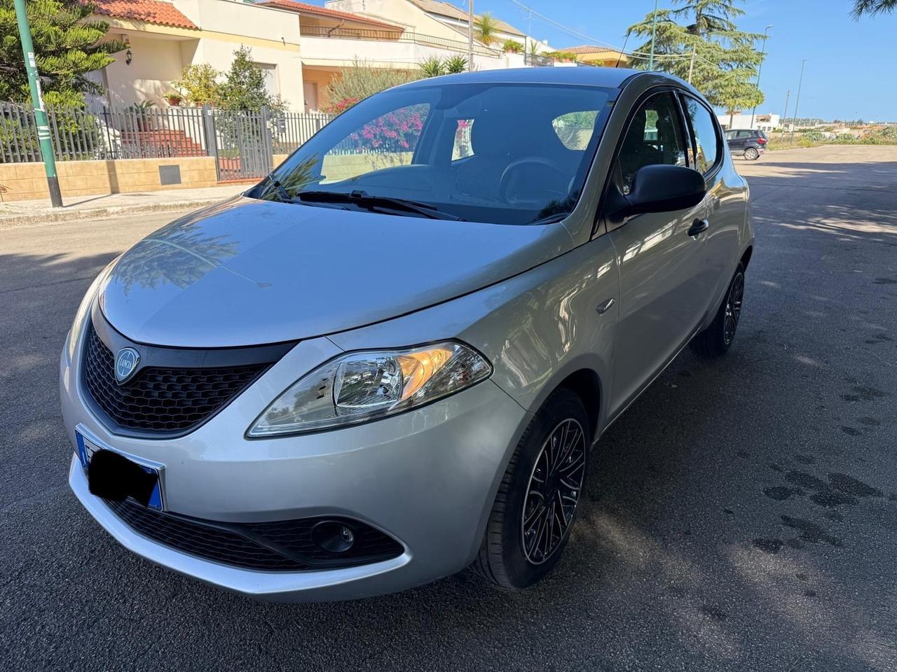 Lancia Ypsilon 1.2 69 CV 5 porte S&S Platinum