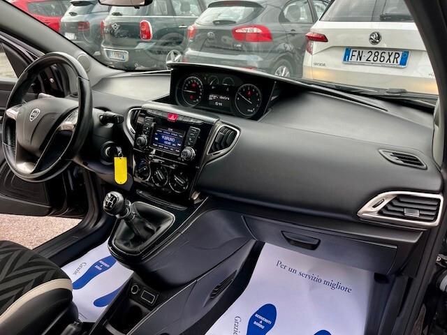 Lancia Ypsilon BLACK 1.2 69cv " SENSORI DI PARCHEGGIO/BLUETOOTH/.