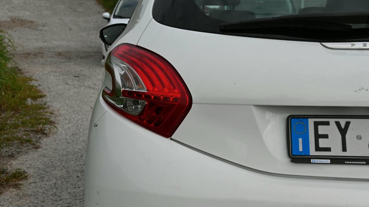 Peugeot 208 1.2 e-VTi Allure Neopatenati
