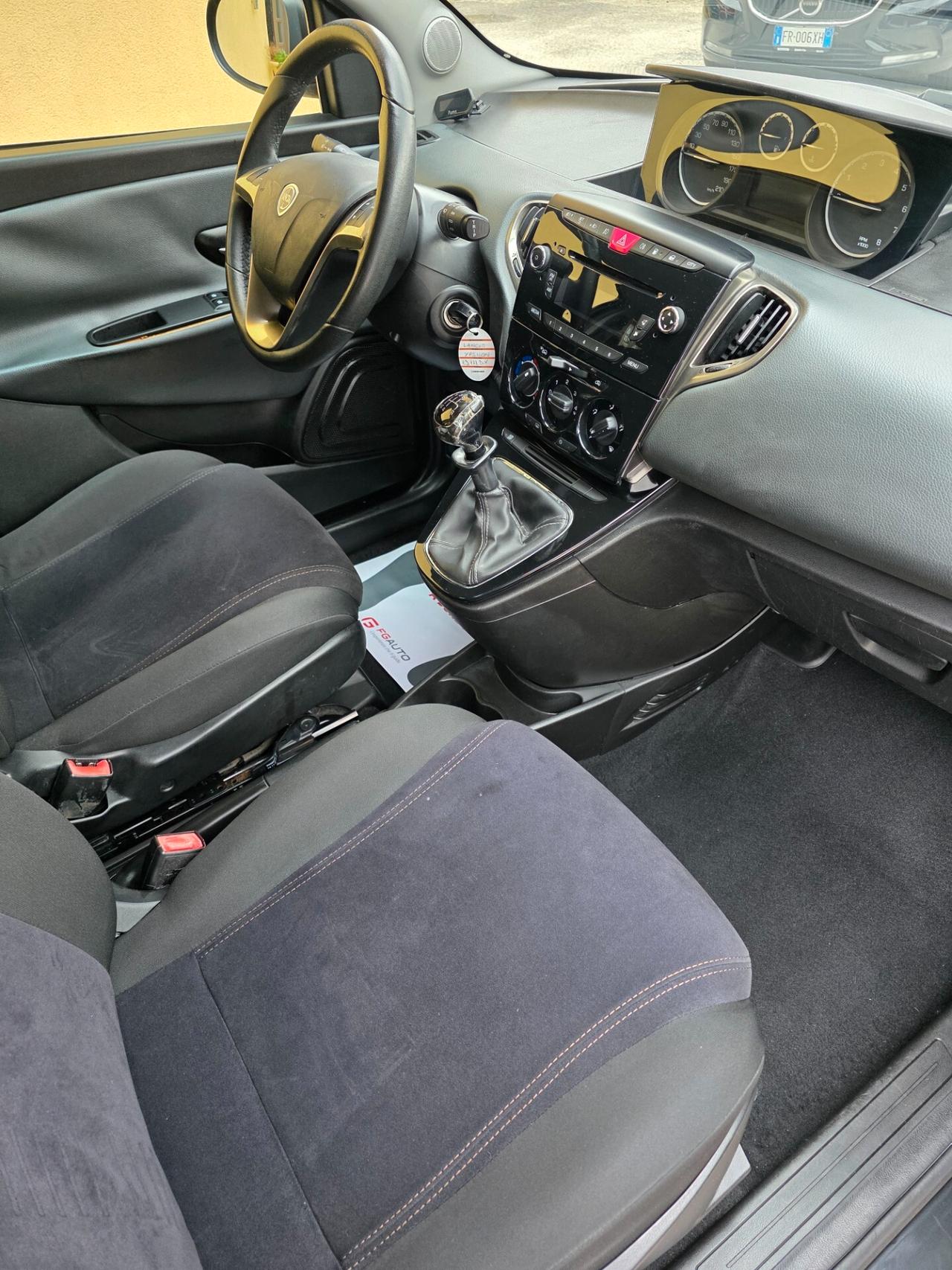 Lancia Ypsilon 0.9 TwinAir 85 CV 5 porte Metano Ecochic Gold