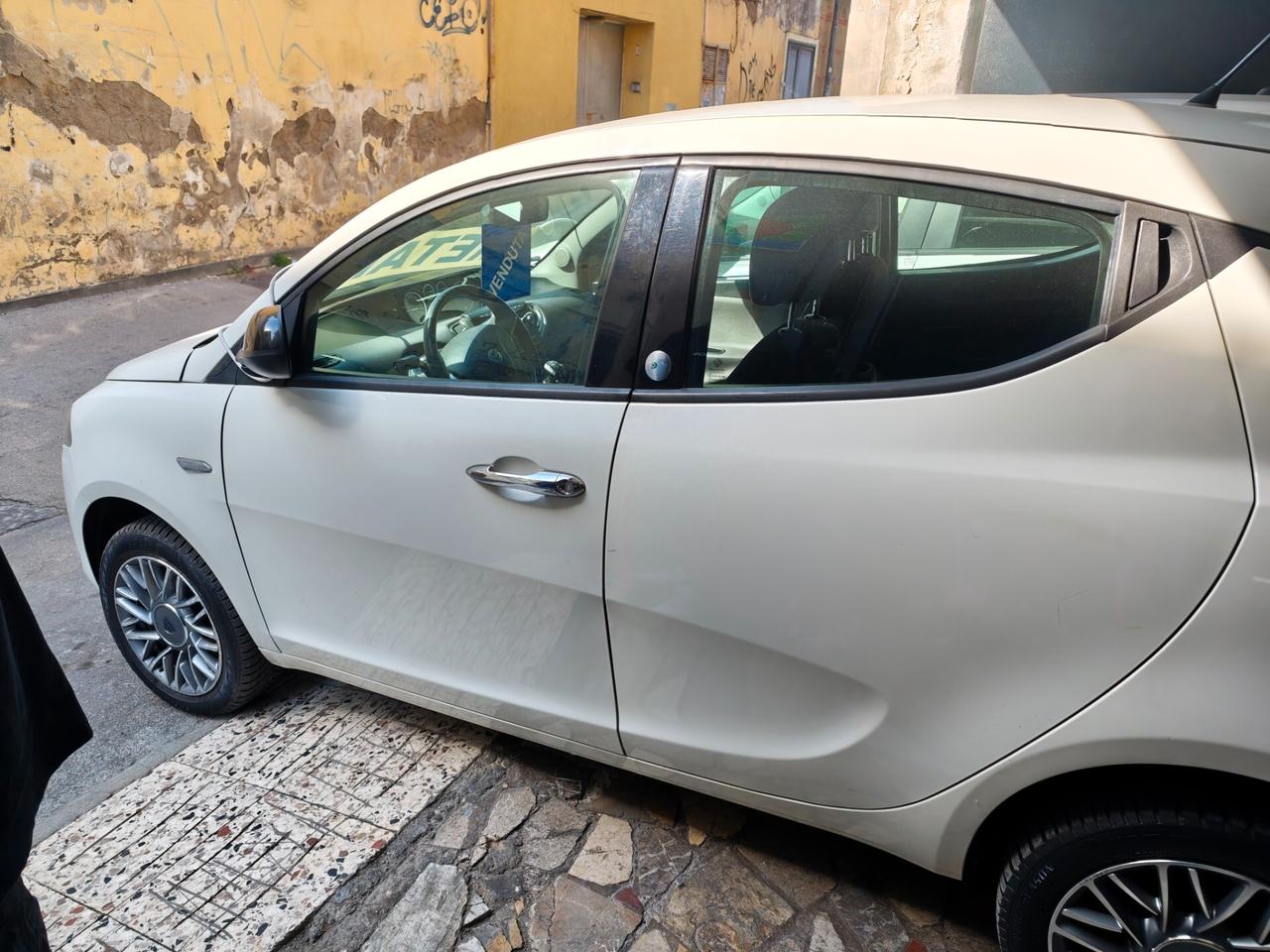 Lancia Ypsilon 0.9 TwinAir 85 CV 5 porte Metano Ecochic Gold