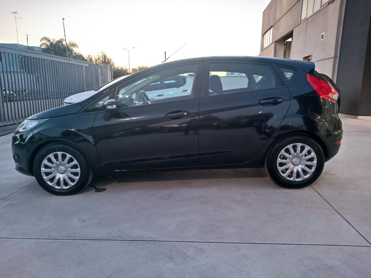 Ford Fiesta 1.4 TDCi idonea neopatentati