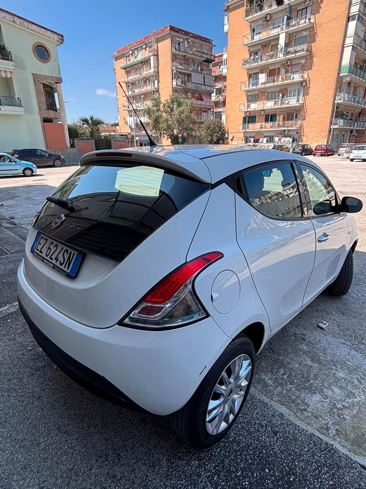 Lancia Ypsilon 0.9 TWINAIR 85 CV 5P METANO ECOCHIC ELLE