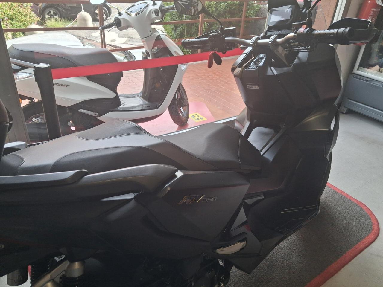 Honda ADV 350 ABS + TCS