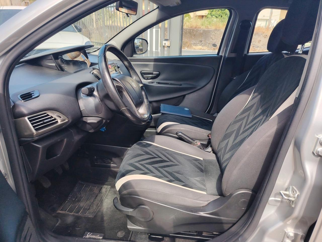 Lancia Ypsilon 1.2 69 CV 5 porte Gold