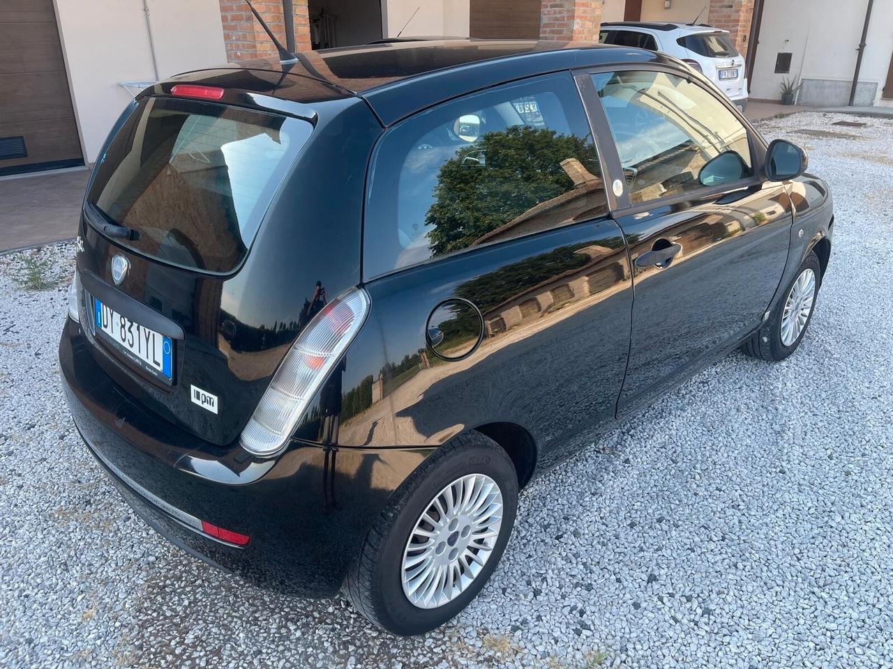 Lancia Ypsilon 1.4 Argento Ecochic GPL