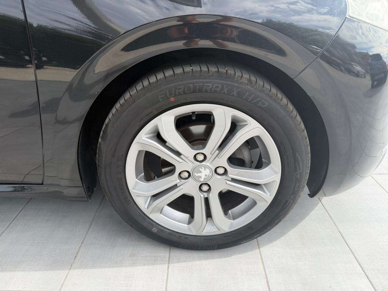 Peugeot 208 1.4 HDi 68 CV 5 porte Allure