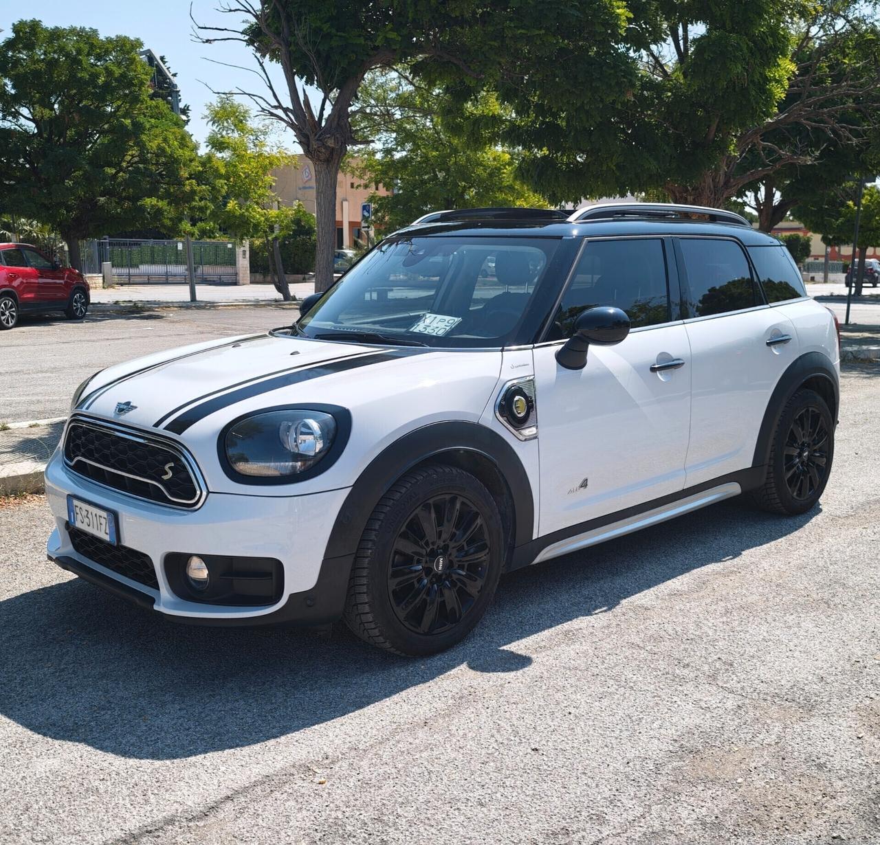 Mini Cooper S Countryman 1.5 Hype ALL4 136cv più 80 cv elettrico