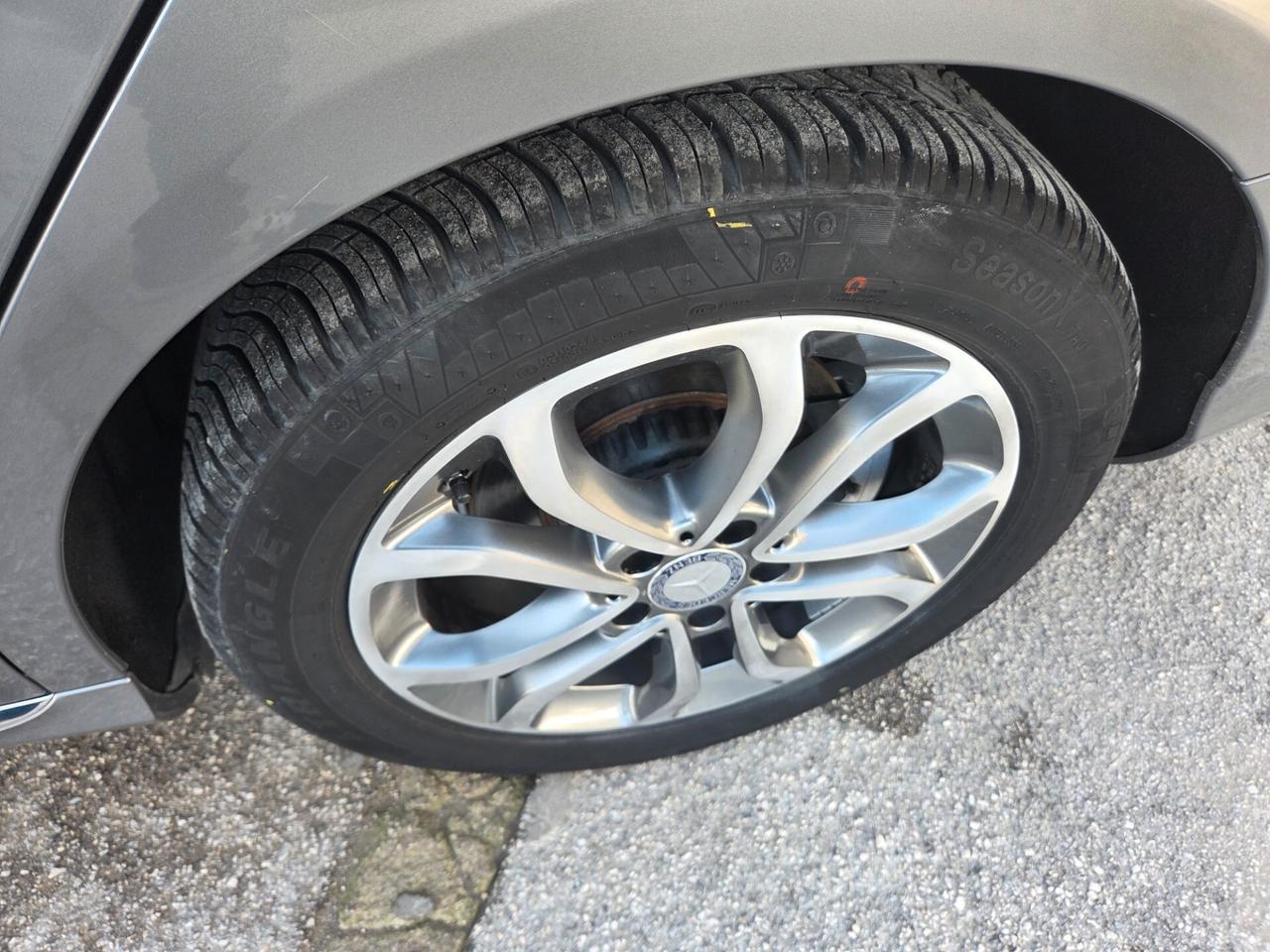 MERCEDES C220 2.2 170 CV LED FULL OPT KM CERTIF