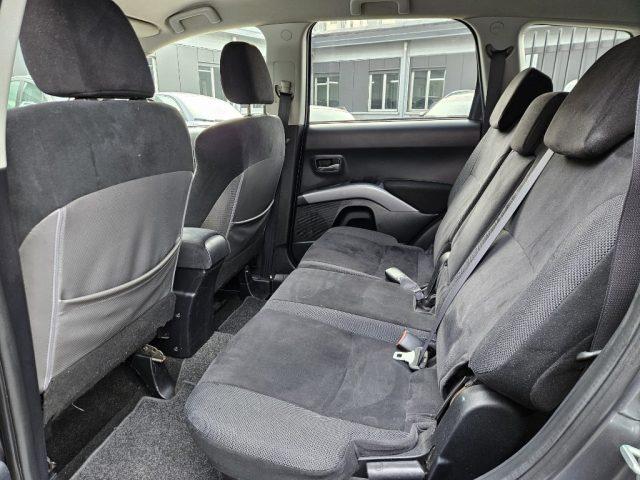 MITSUBISHI Outlander 2.0 DI-D Instyle 7 p.ti DPF