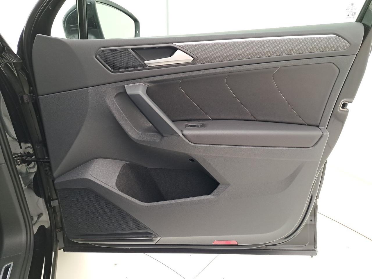 Volkswagen Tiguan 2.0 tdi r-line 150cv dsg