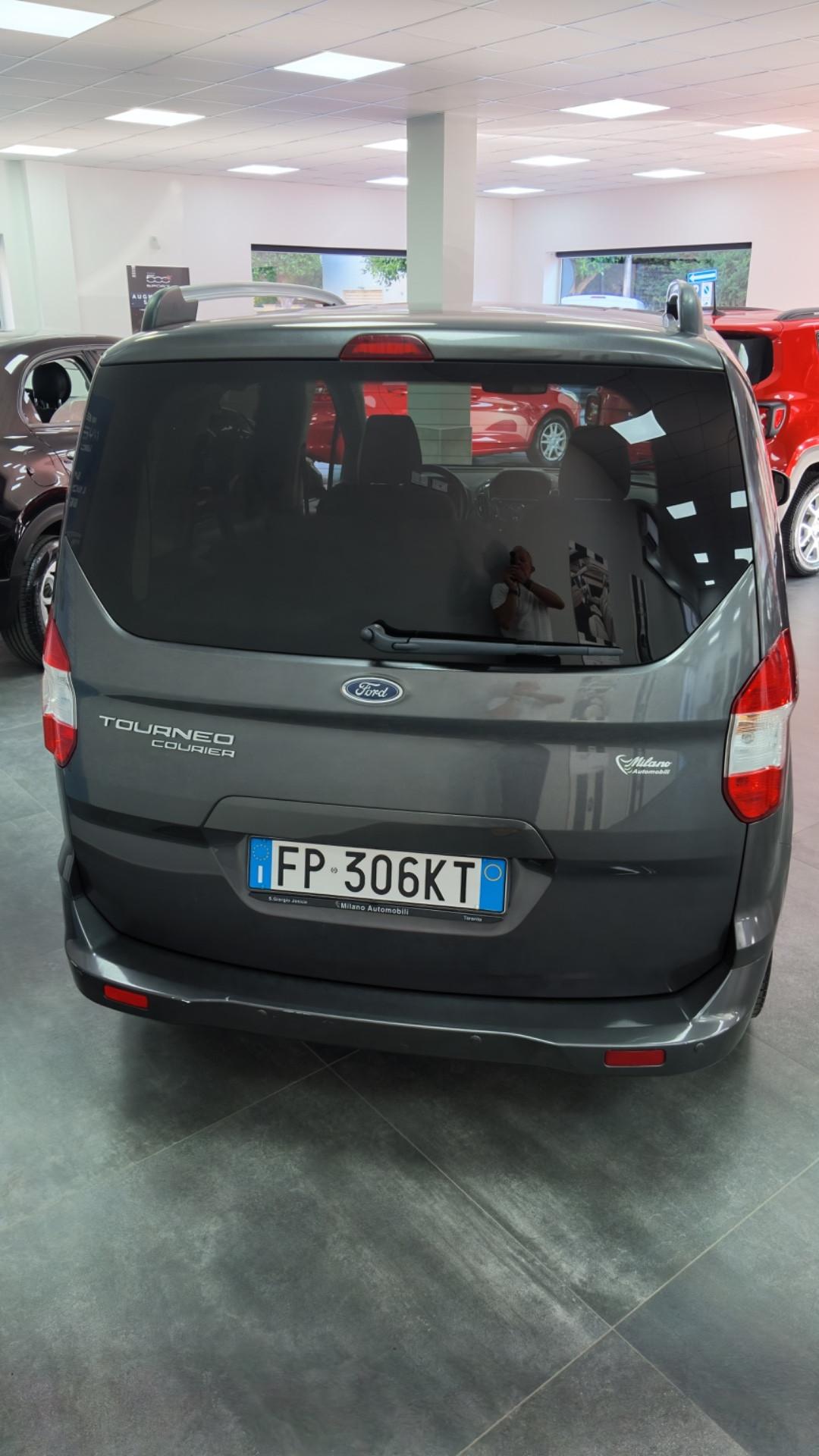 Ford Tourneo Courier 1.5 TDCI 75 CV Plus
