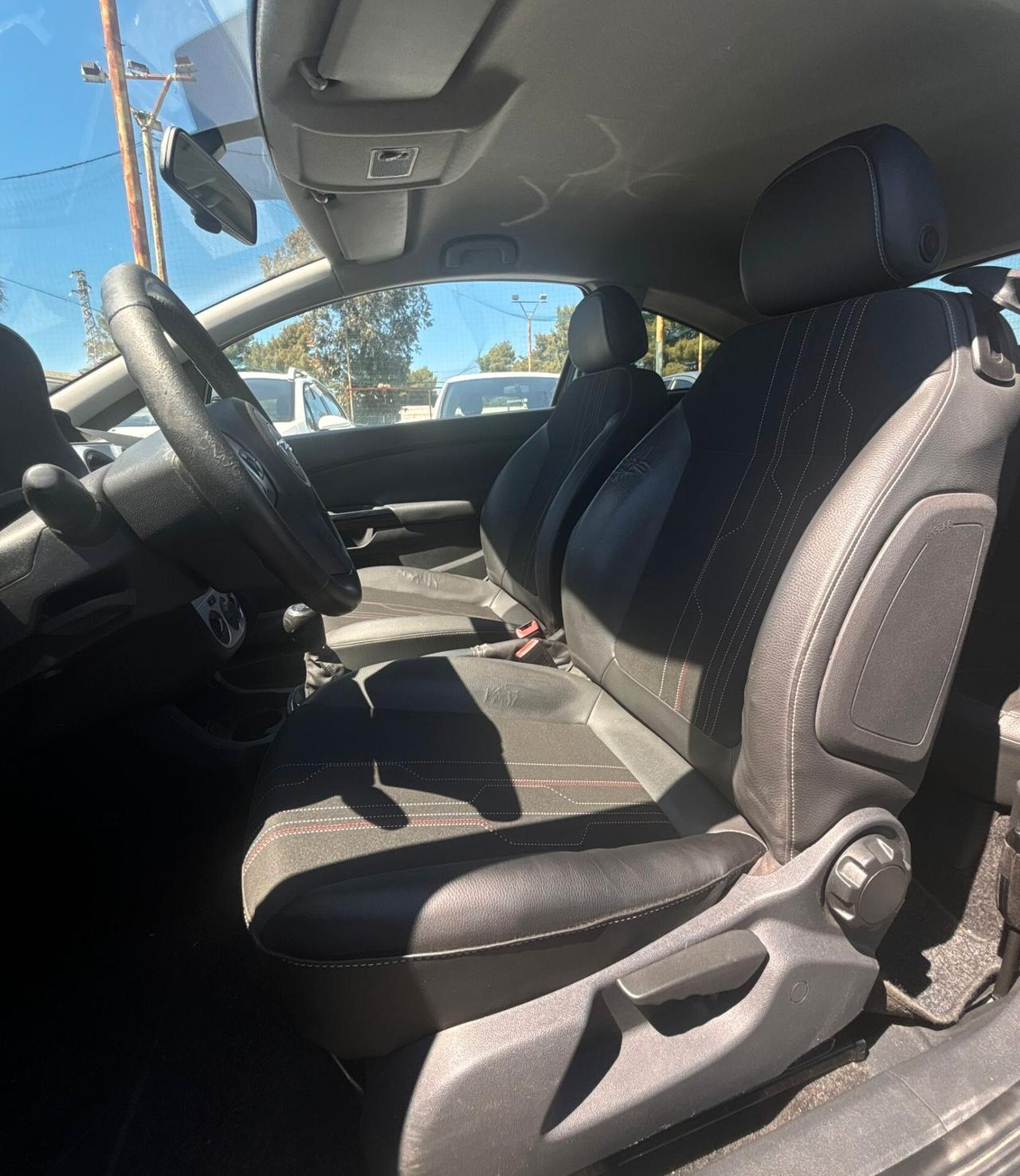 Opel Corsa 1.2 3 porte b-color