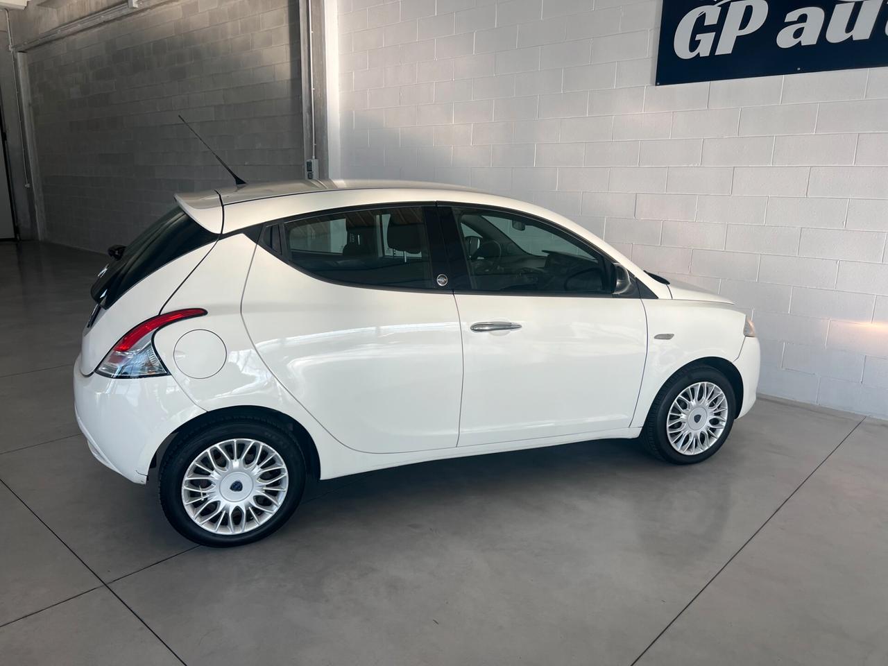 Lancia Ypsilon 1.2 69 CV 5 porte GPL Ecochic Gold OK NEOPATENTATI