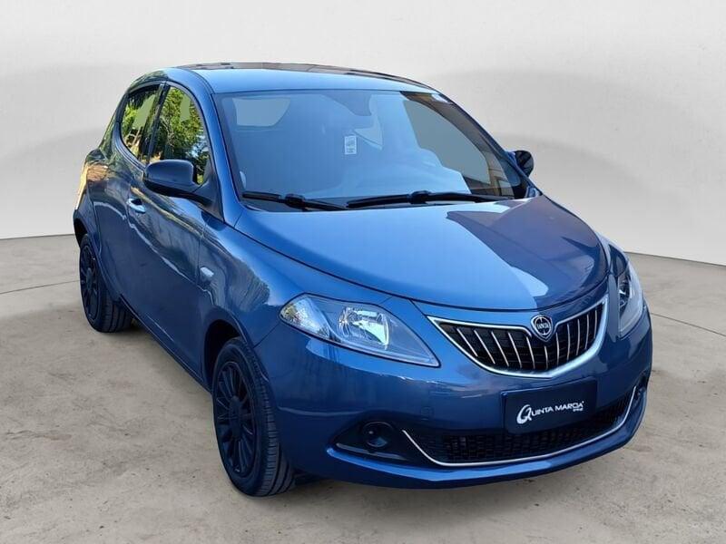 Lancia Ypsilon 1.0 FireFly Hybrid Silver