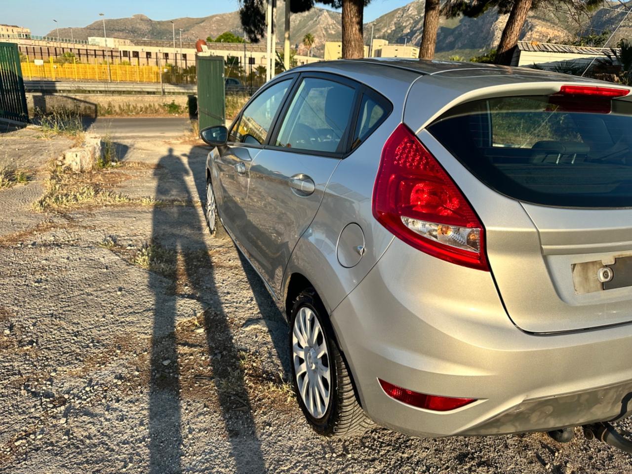 Ford Fiesta 1.4 TDCi 70CV 5 porte Titanium