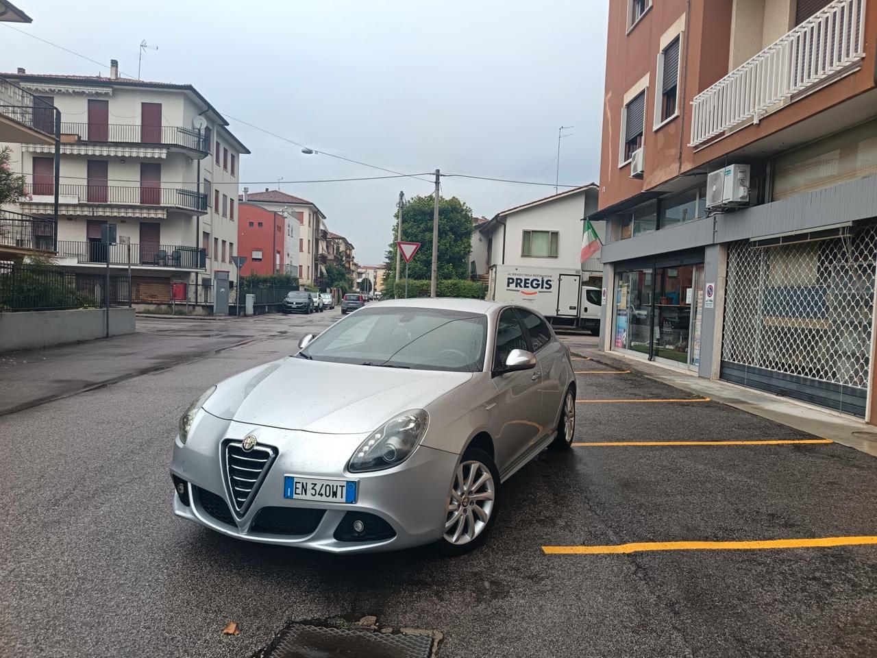 Alfa Giulietta 2.0 JTDm-2 140 CV Distinctive ok neo patente