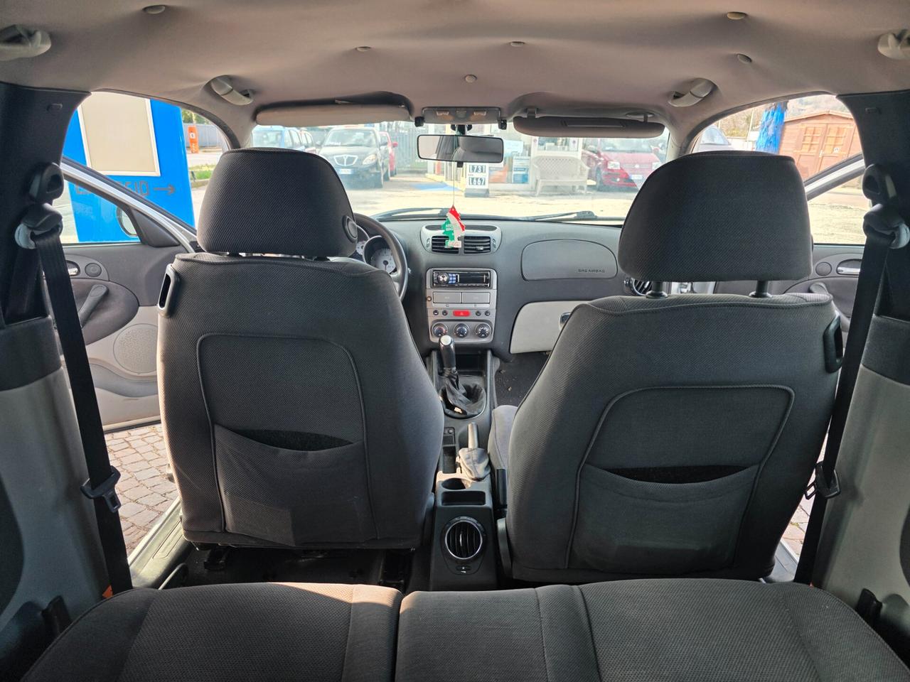 Alfa Romeo 147 1.6i 16V Twin Spark cat 3p. Con 251.000