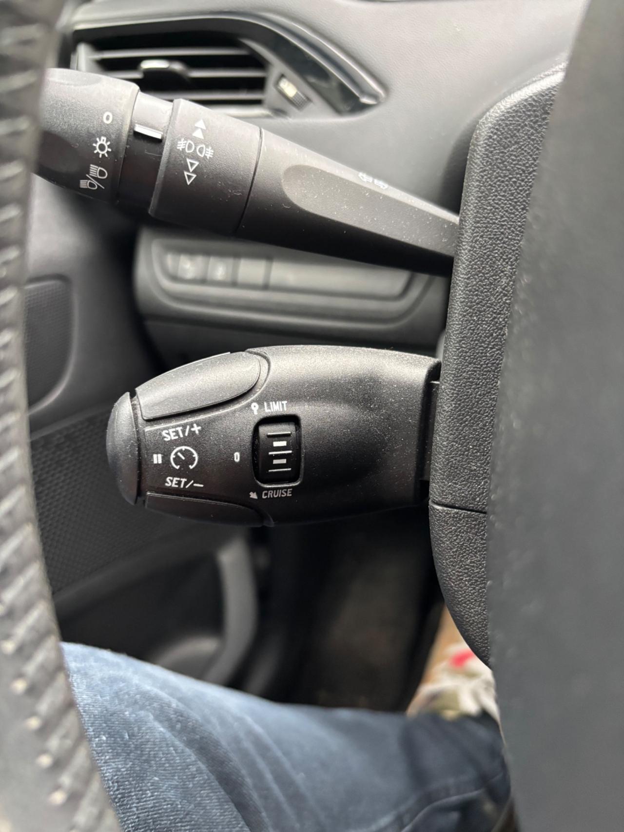 Peugeot 208 1.6 hdi 5 porte OK NEOPATENTATI