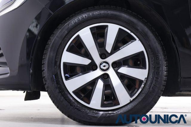 RENAULT Clio TCE 90 CV 5 PORTE EQUILIBRE NEOPATENTATI FARI LED