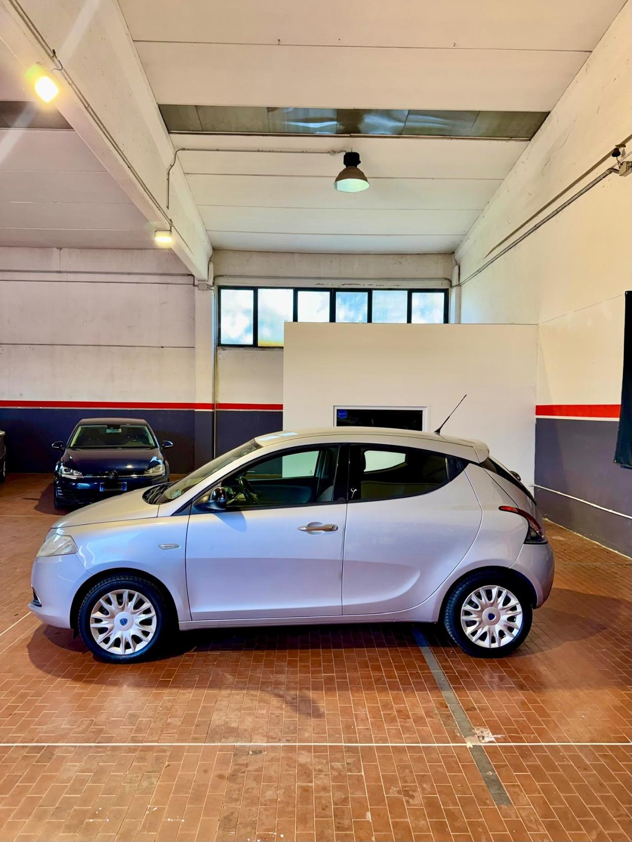 Lancia Ypsilon 1.2 69 CV 5 porte S&S Silver