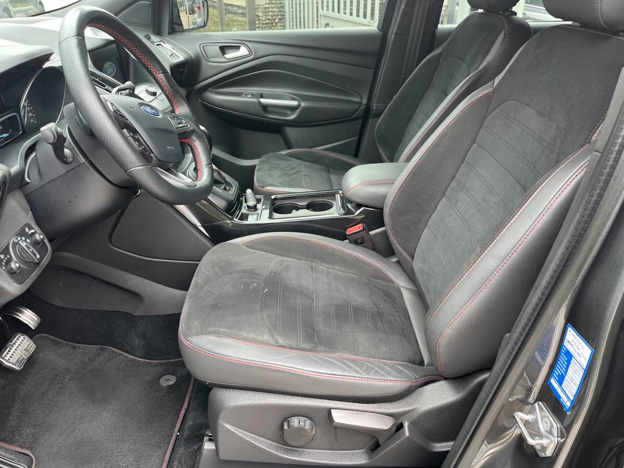 Ford Kuga 2.0 TDCI 150 cv 4WD Powershift ST-Line