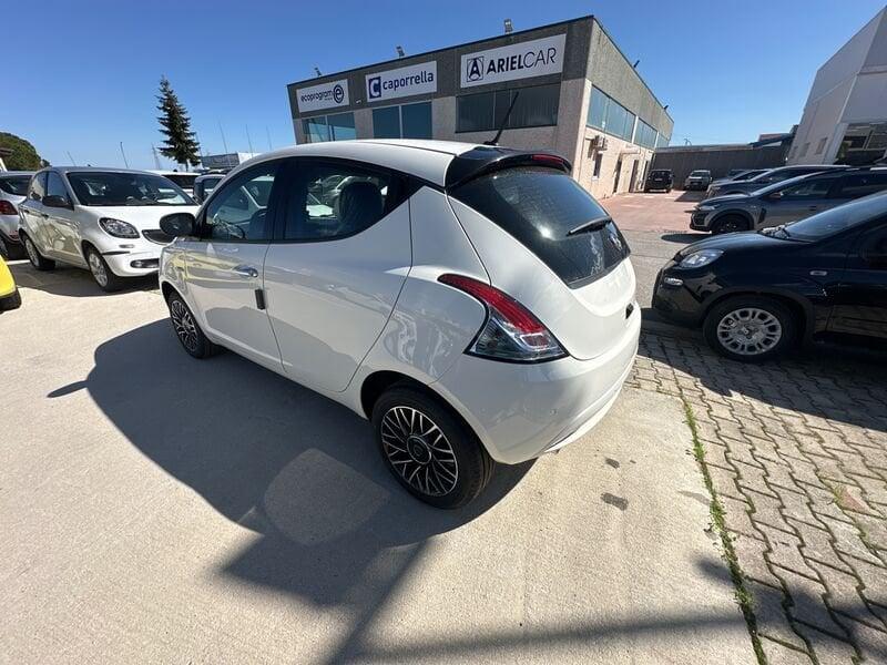 Lancia Ypsilon 1.0 FireFly 5 porte S&S Hybrid Platino