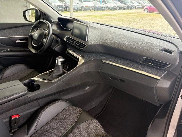PEUGEOT 3008 PureTech 130 Allure POCHI CHILOMETRI TENUTA BENE