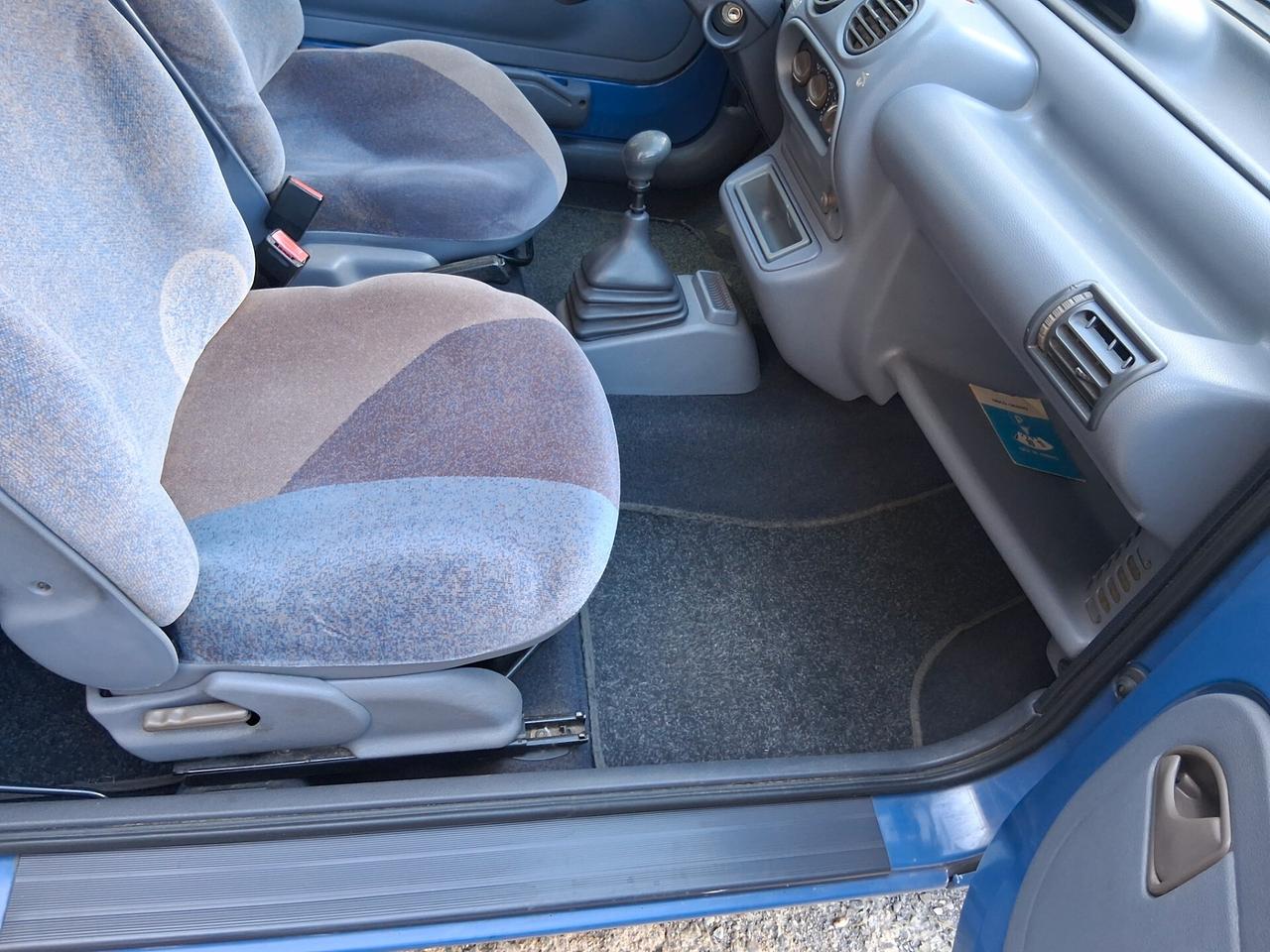 Renault Twingo 1.2i Cat E