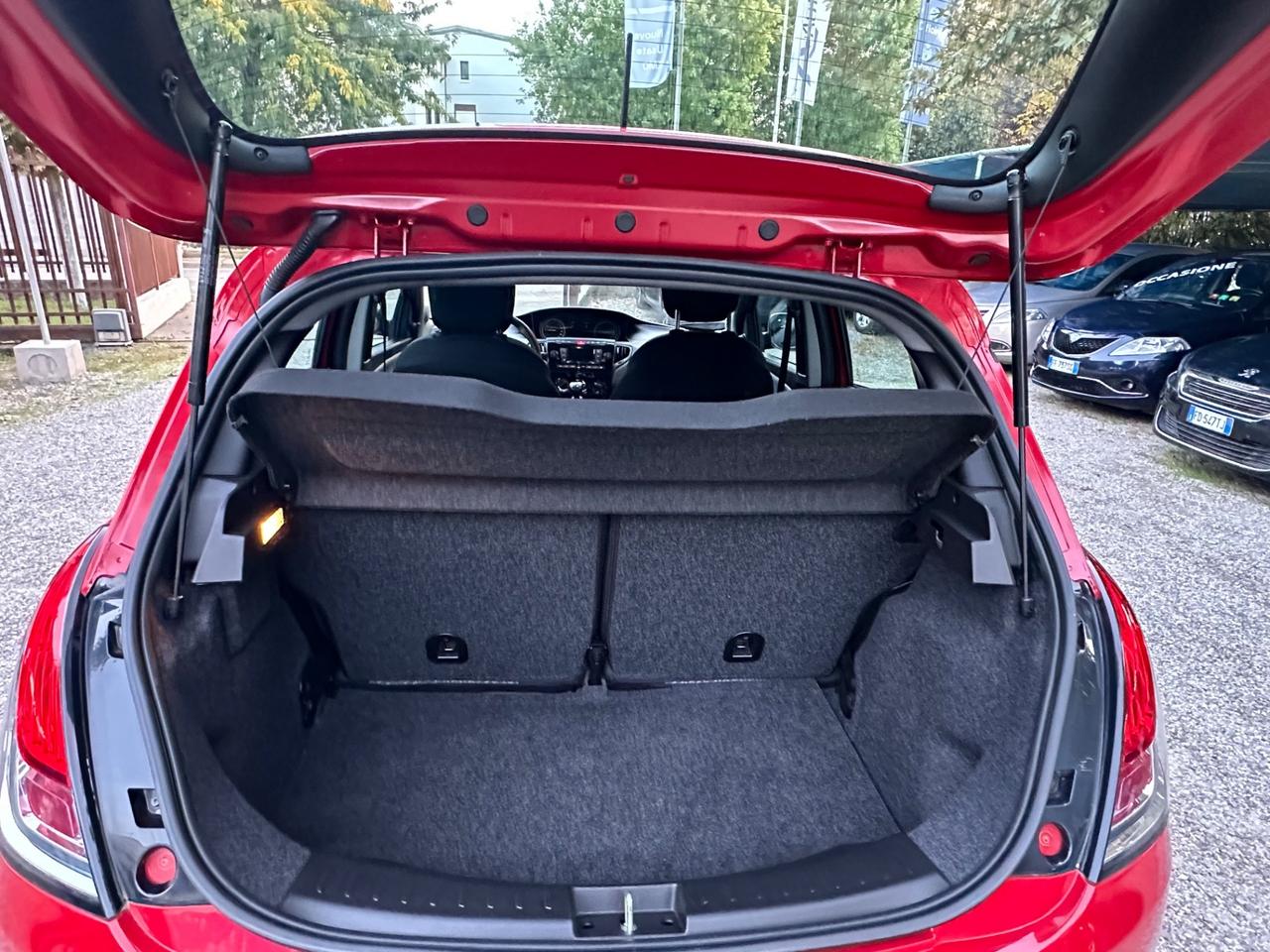 Lancia Ypsilon 1.0 FireFly 5 porte S&S Hybrid Ecochic Gold