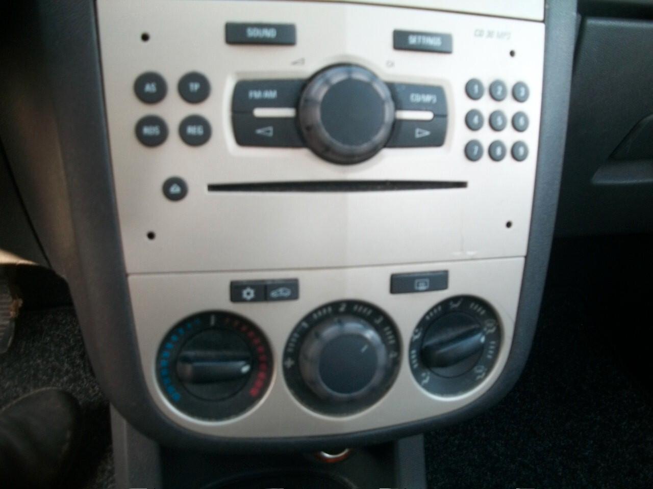 Opel Corsa 1.2 5 porte Enjoy 05 PORTE SI NEOPATENTATI CC 1229 EURO 04 BENZINA GARANZIA UN ANNO