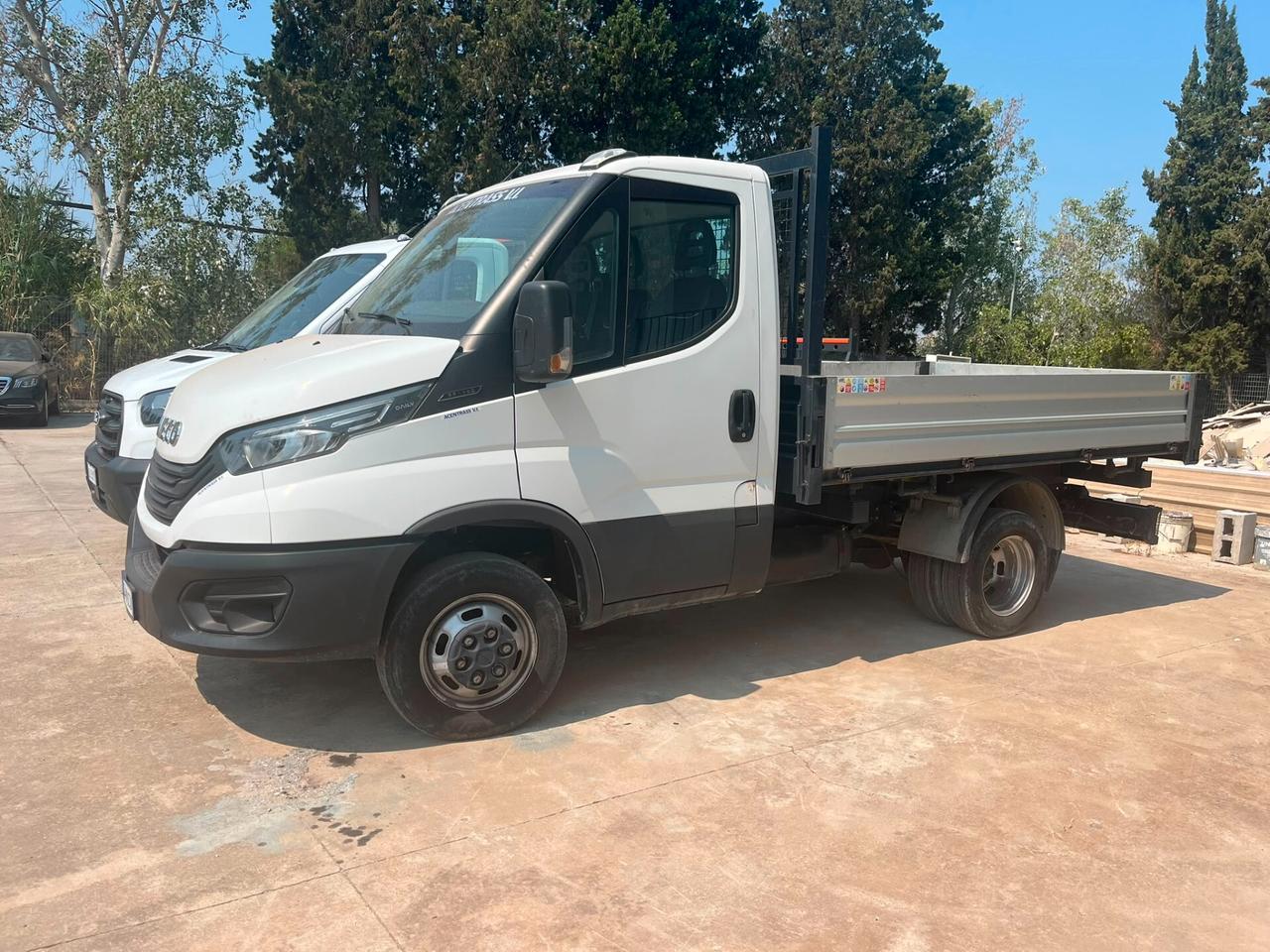 Iveco DAILY 35 C14 TRILATERALE