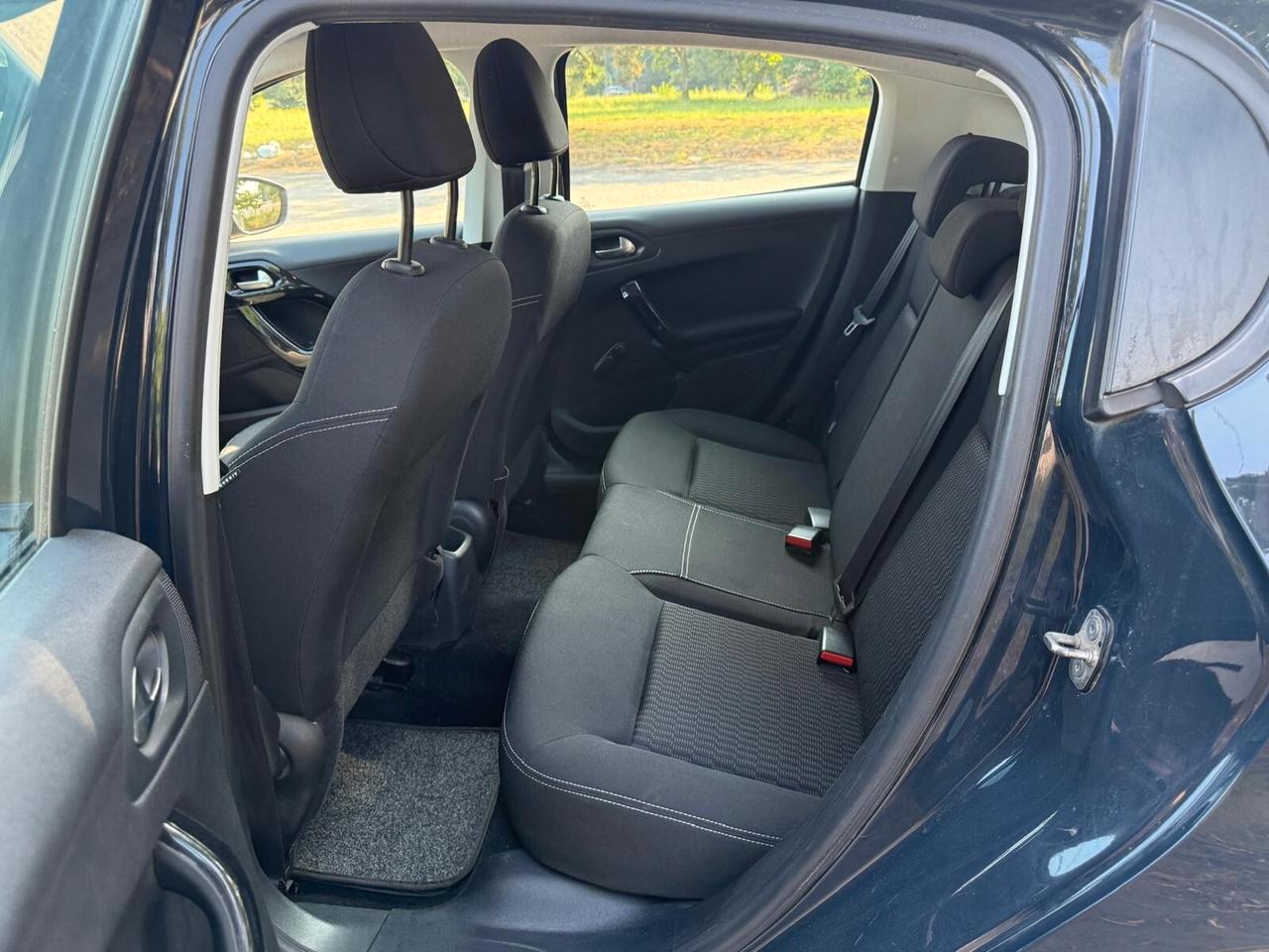 Peugeot 208 PureTech 82 5 porte Allure NEO PATENTATI