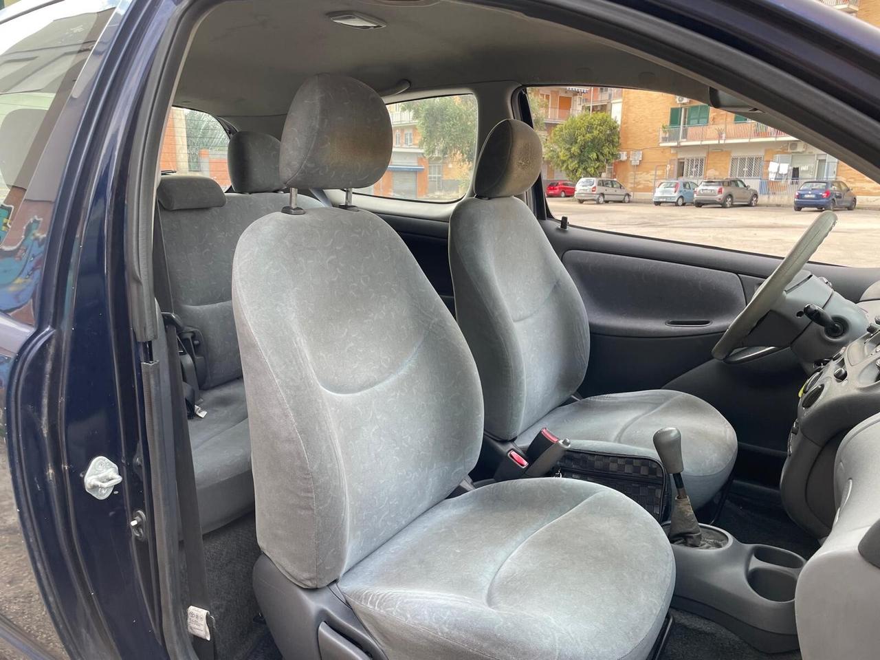 Toyota Yaris 1.0i 16V cat 3 porte