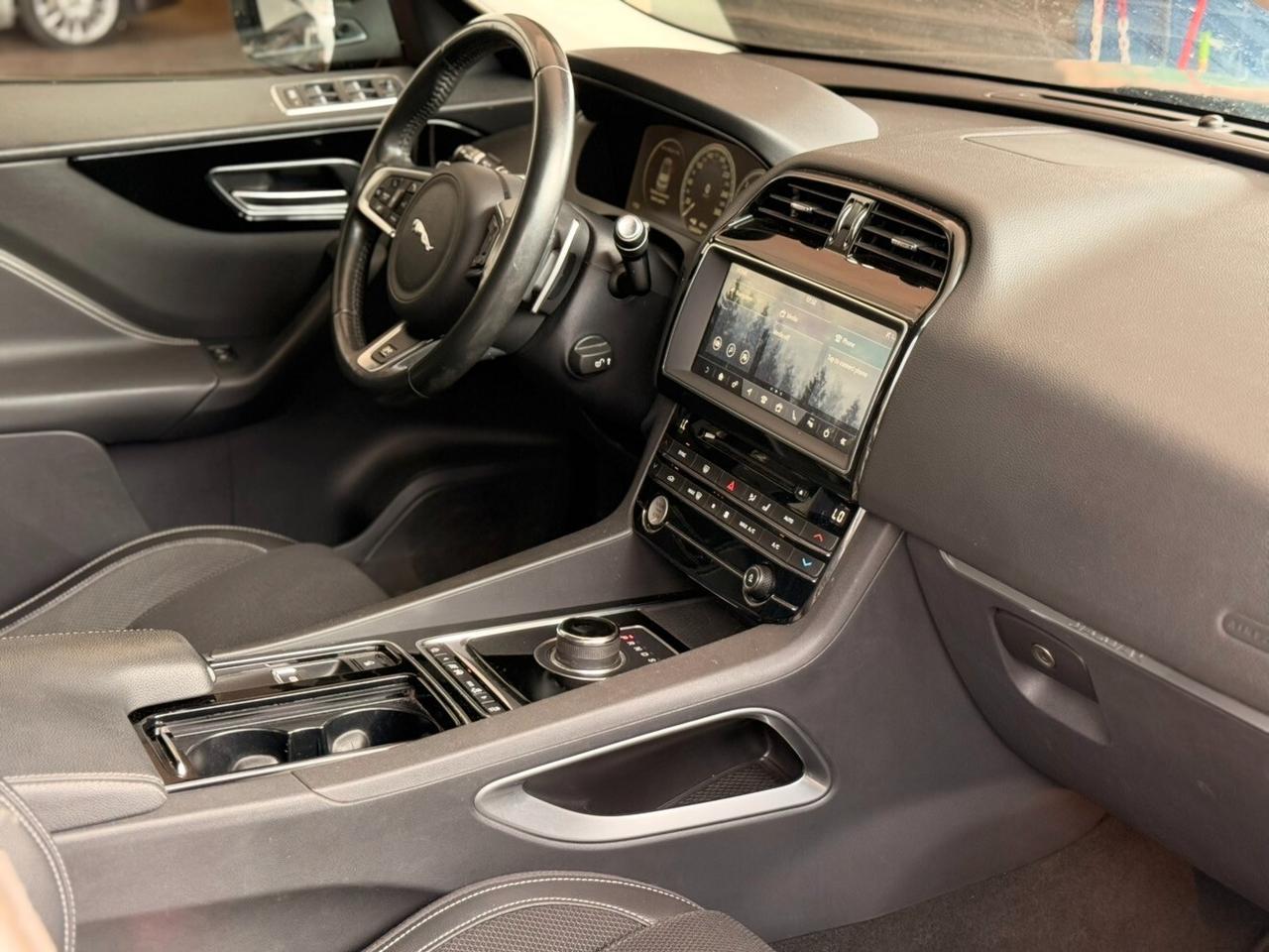 Jaguar F-Pace 2.0 D 180 CV AWD aut. Portfolio