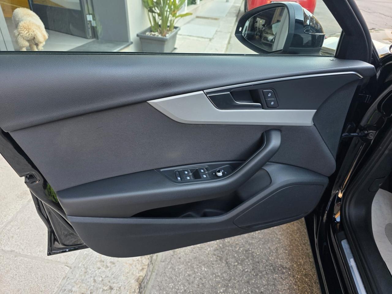 Audi A4 Avant 30 TDI/136 CV S tronic Business+Cerchi 18+Fari Led..