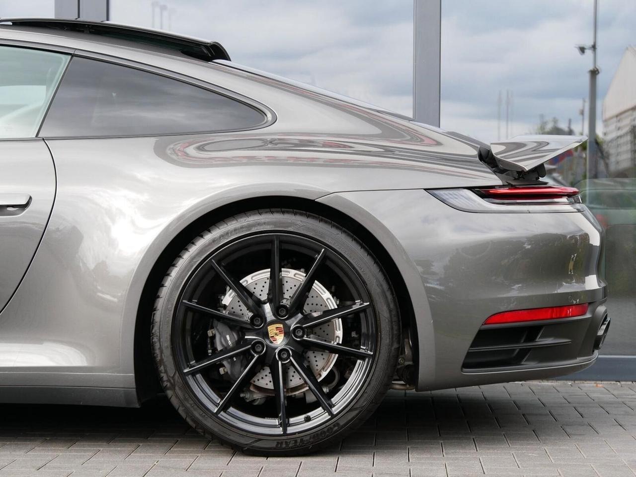 Porsche 911 Carrera
