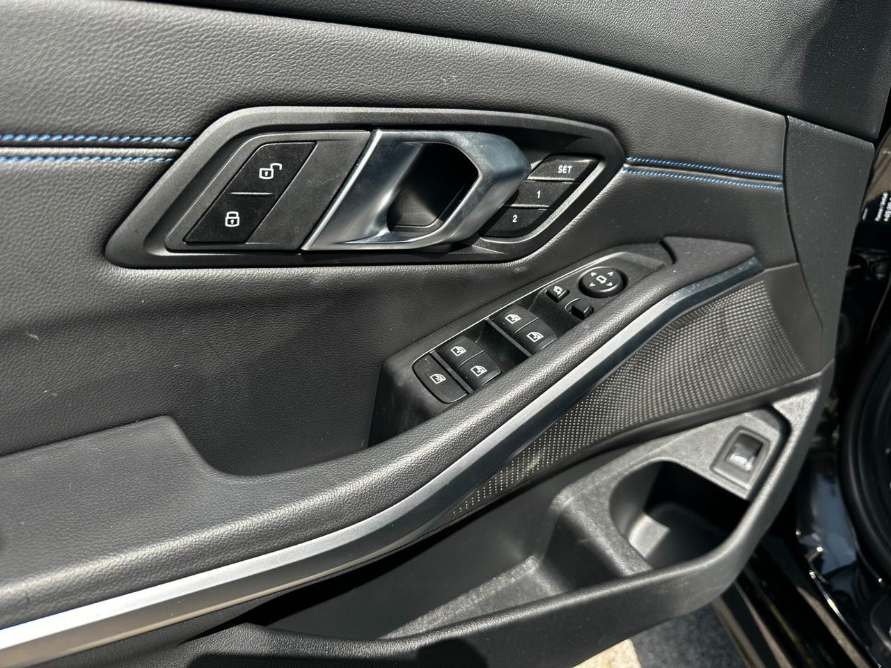 Bmw 318 d Touring M SPORT_PANORAMA_TOTAL BLACK_FARI oLED_HEAD-UP 320