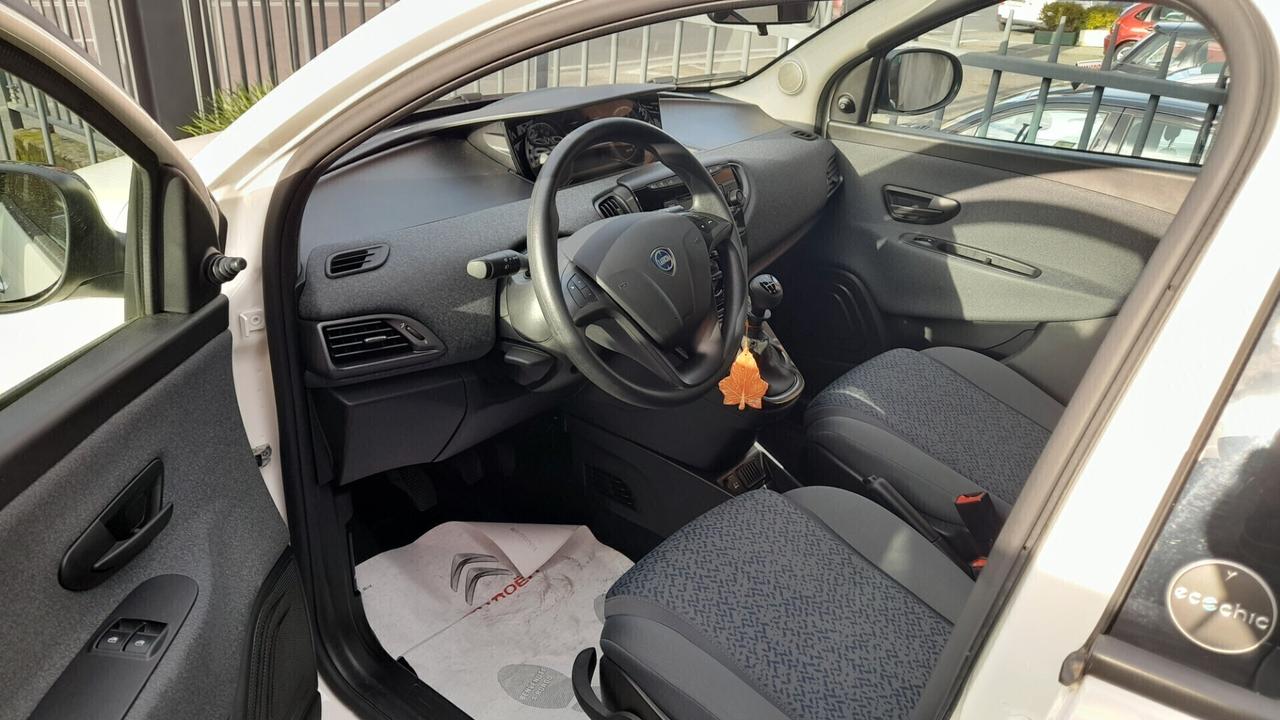Lancia Ypsilon 1.0 FireFly 5 porte S&S Hybrid Silver A 169€ AL MESE