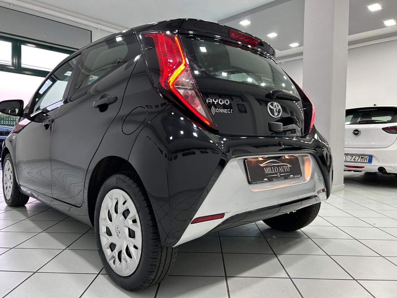 Toyota Aygo 1.0 VVT-i 72CV 5 porte x-play 29.000KM