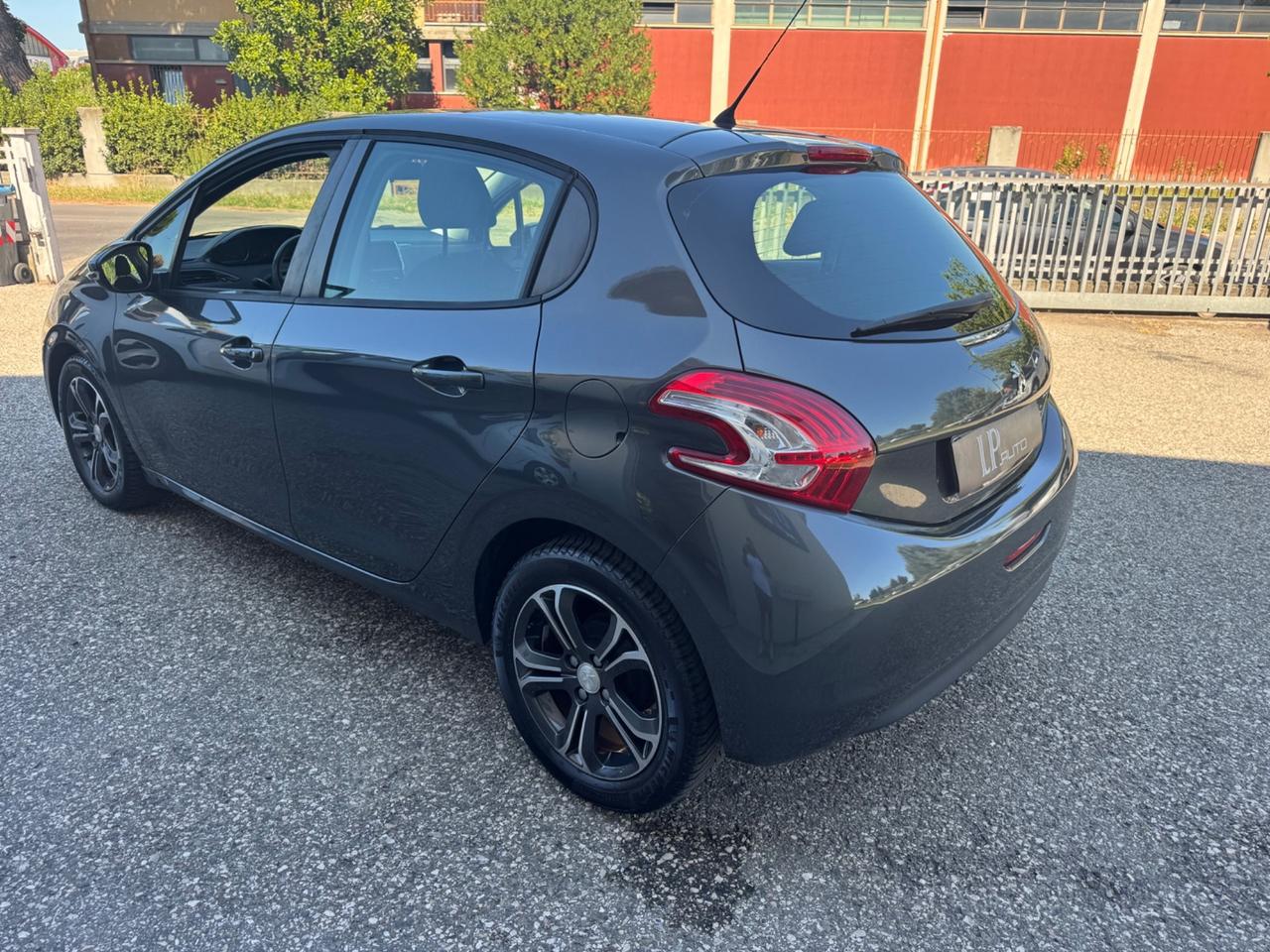 Peugeot 208 1.4 HDi 68 CV 5 porte Allure