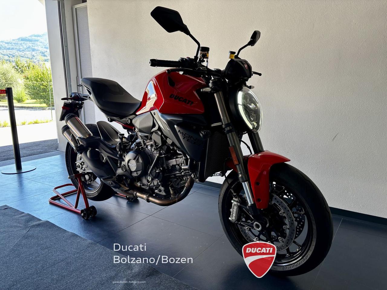Ducati Monster V2 896