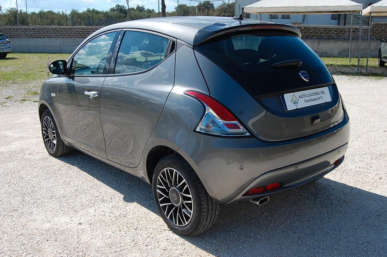 Lancia Ypsilon 1.0 FireFly 5 porte S&S Hybrid Platino