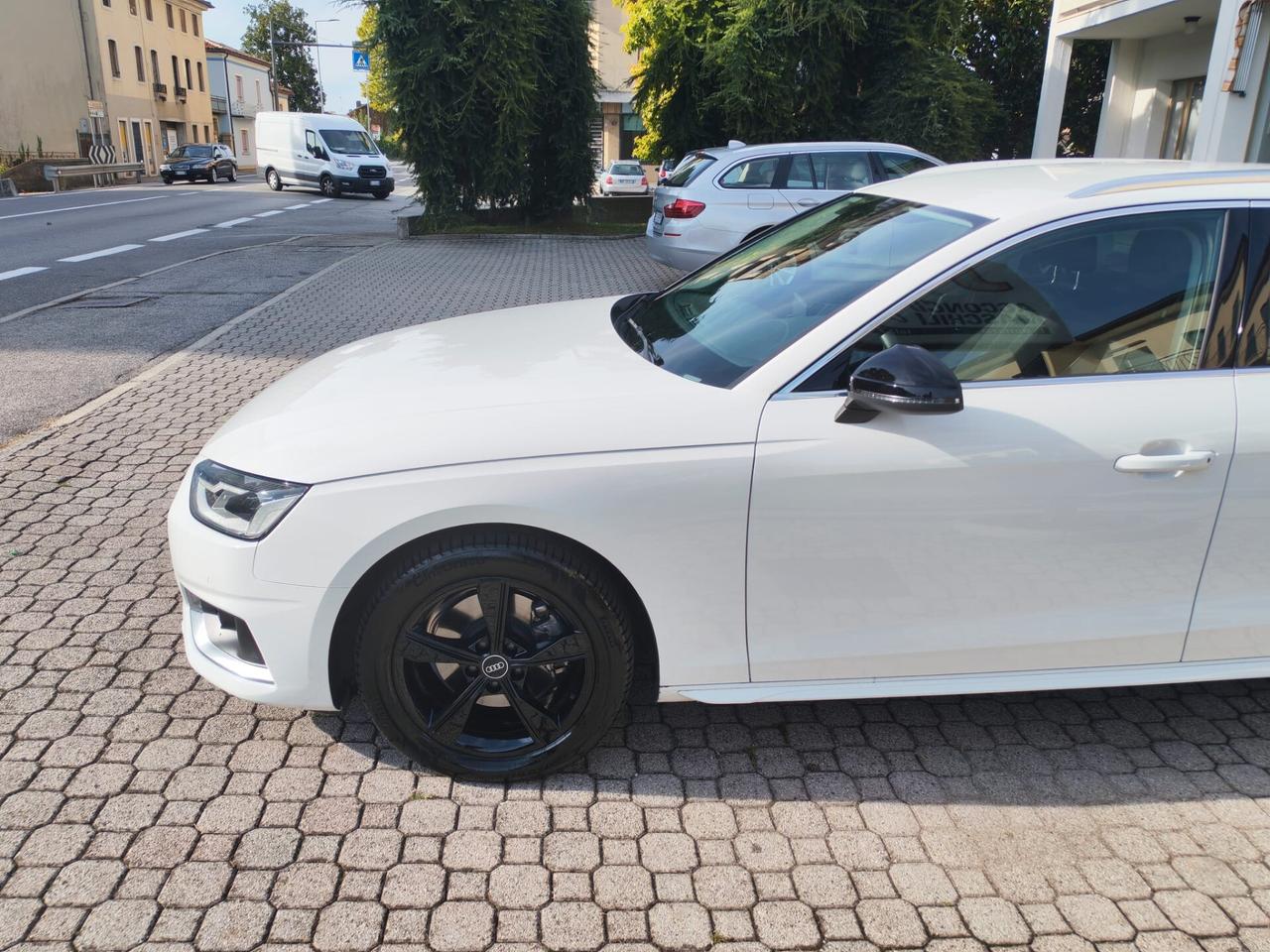 Audi A4 Avant 30 TDI/136 CV S tronic Business Advanced