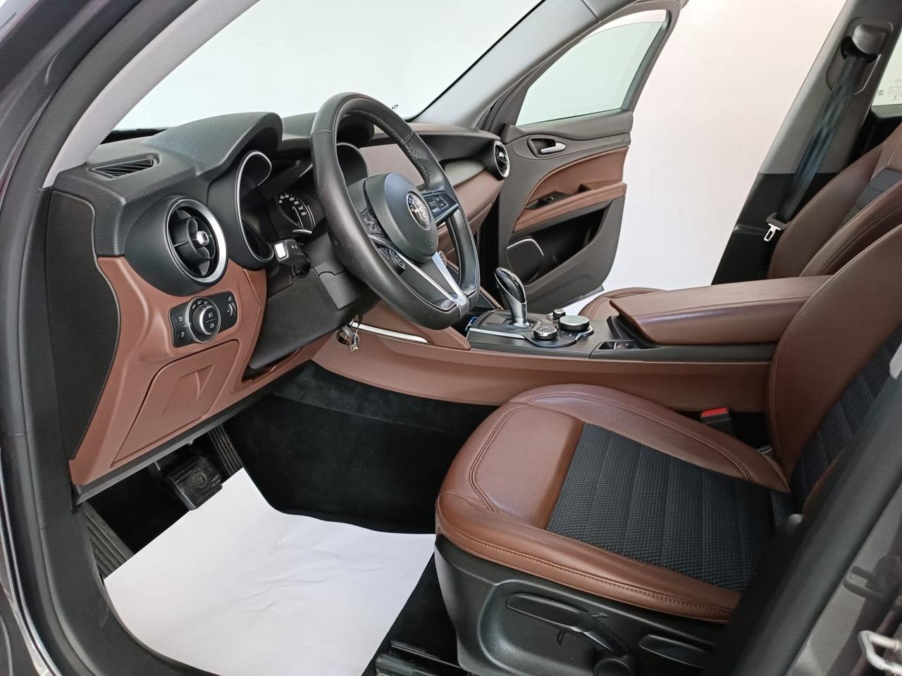 Alfa Romeo Stelvio 2.2 Turbodiesel 160 CV AT8 RWD Sport-Tech