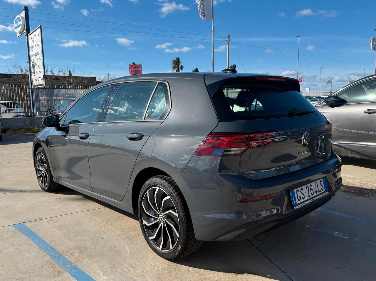 VW GOLF 8 1.0 HY DSG LIFE - KM 20.000 - AZIENDALE